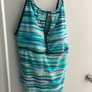 Women’s tankini size 3X like new, nice bra, cups, turquoise, pink, and gray